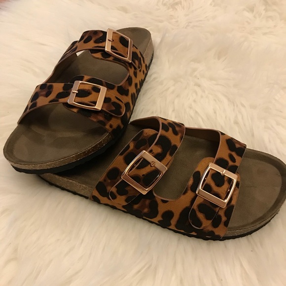 ๐ Leopard Double Buckle Footbed Sandal - Picture 5 of 8